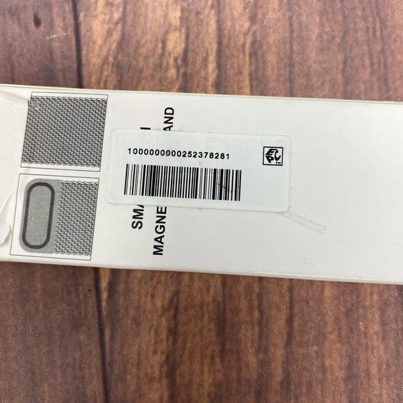 MACY’S RED METAL MESH APPLE WATCH BAND COMPATIBLE WITH 38MM AB08 - Picture 2 of 3